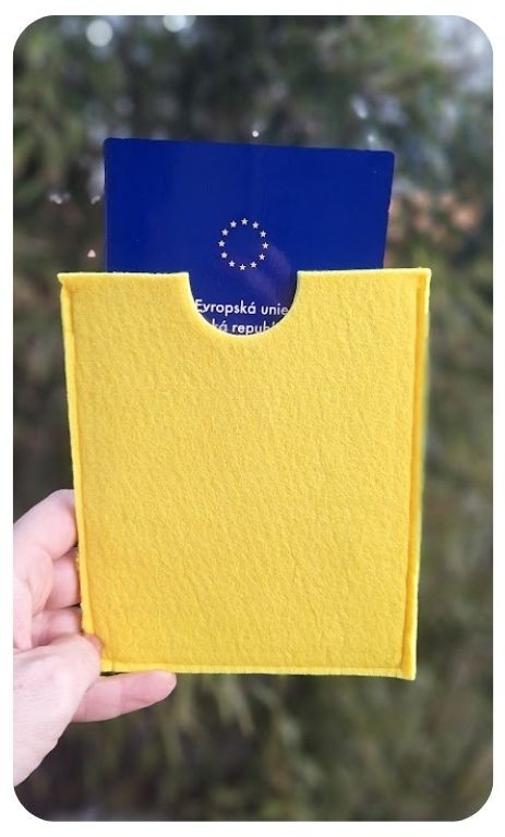 obal na očkovací průkaz pro psa žlutý